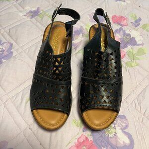 Bella Vita cut out platforms - 12W NEW